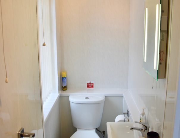 Apartment 3 - toilet